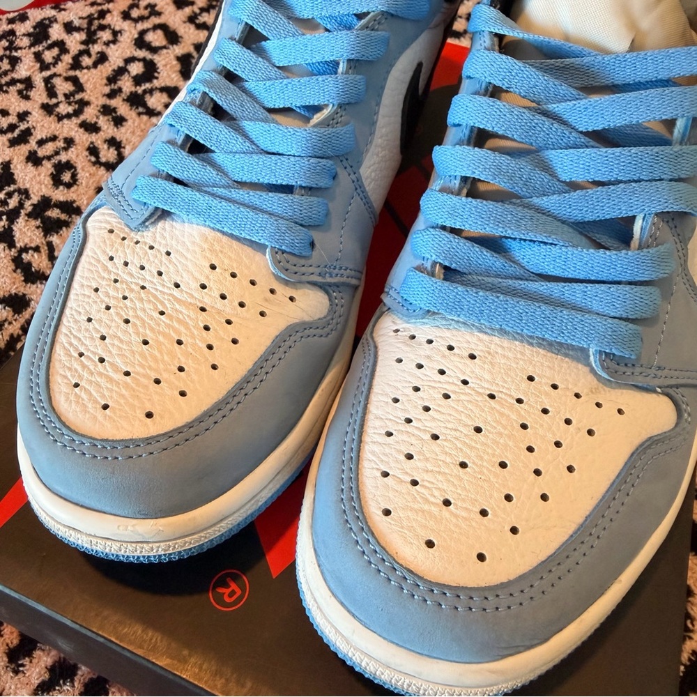 Nike Air Jordan 1 Retro High OG - University Blues - Picture 4 of 9
